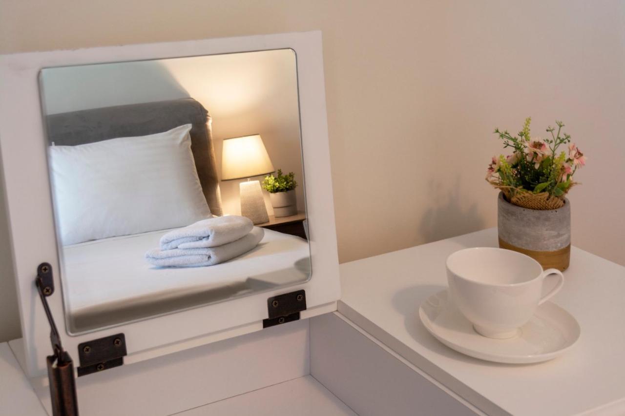 Acropolis View 2Bd Apt Next To Museum & Metro 아테네 외부 사진